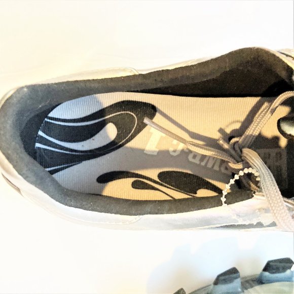 Athletic_Shoes
